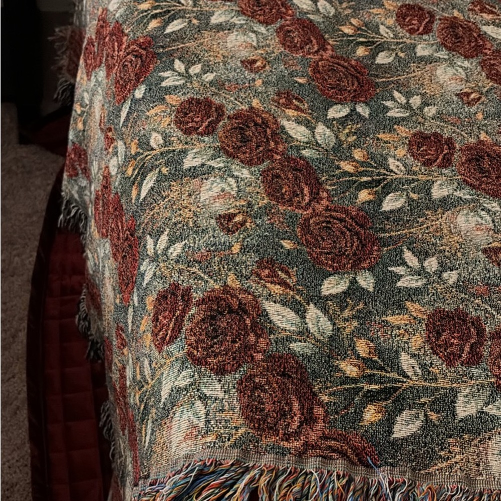 Elegant Rose Pattern Tapestry Throw Blanket